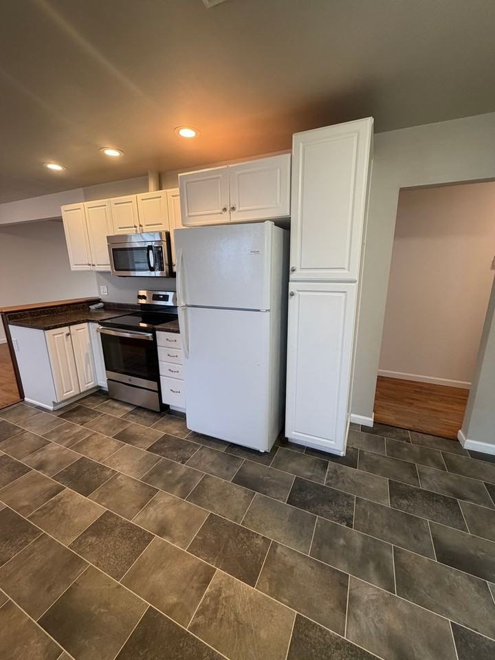 717 S Marigold St - Photo 2 of 16