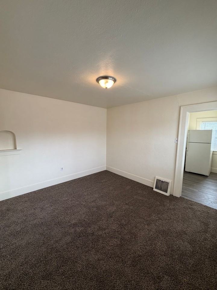 954 S 4th Ave - Photo 2 of 27