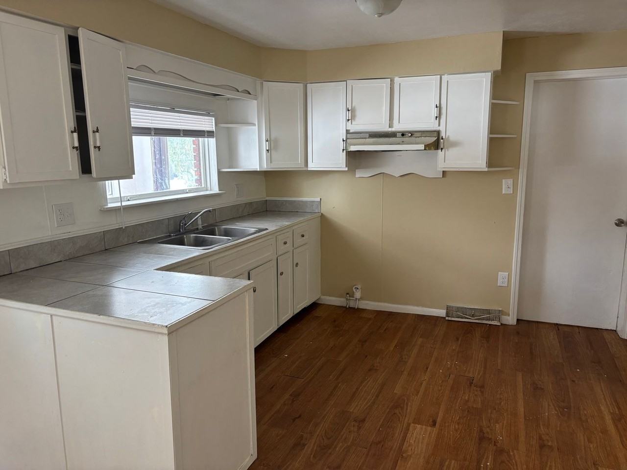 4122 Penelope Dr - Photo 4 of 19