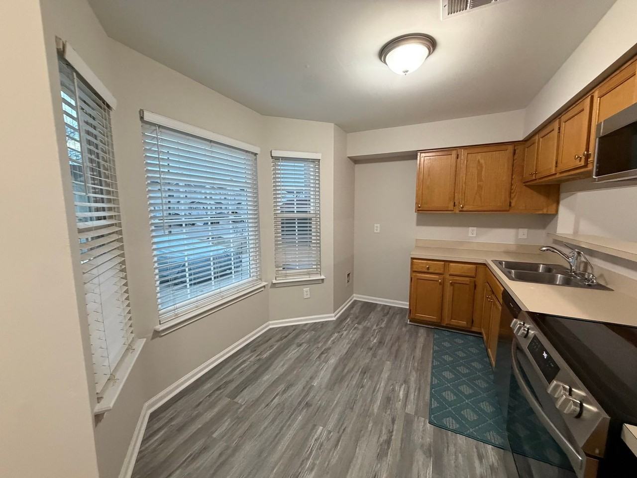 3004 Glastonbury Cir - Photo 3 of 16