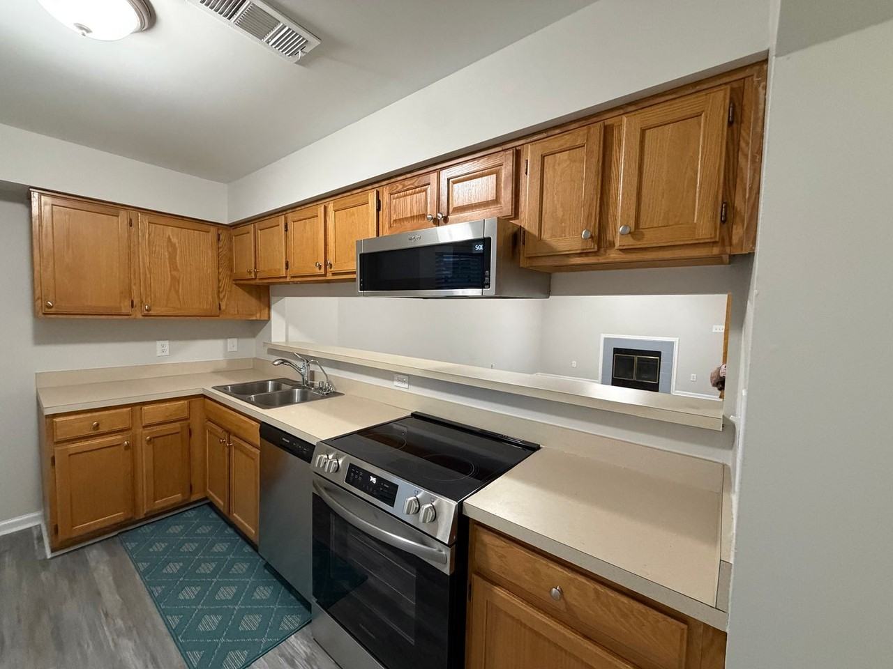 3004 Glastonbury Cir - Photo 4 of 16