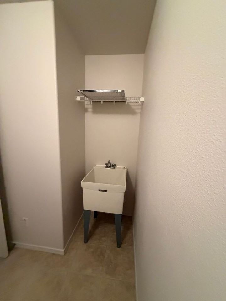 4909 Porlier Ln - Photo 5 of 24