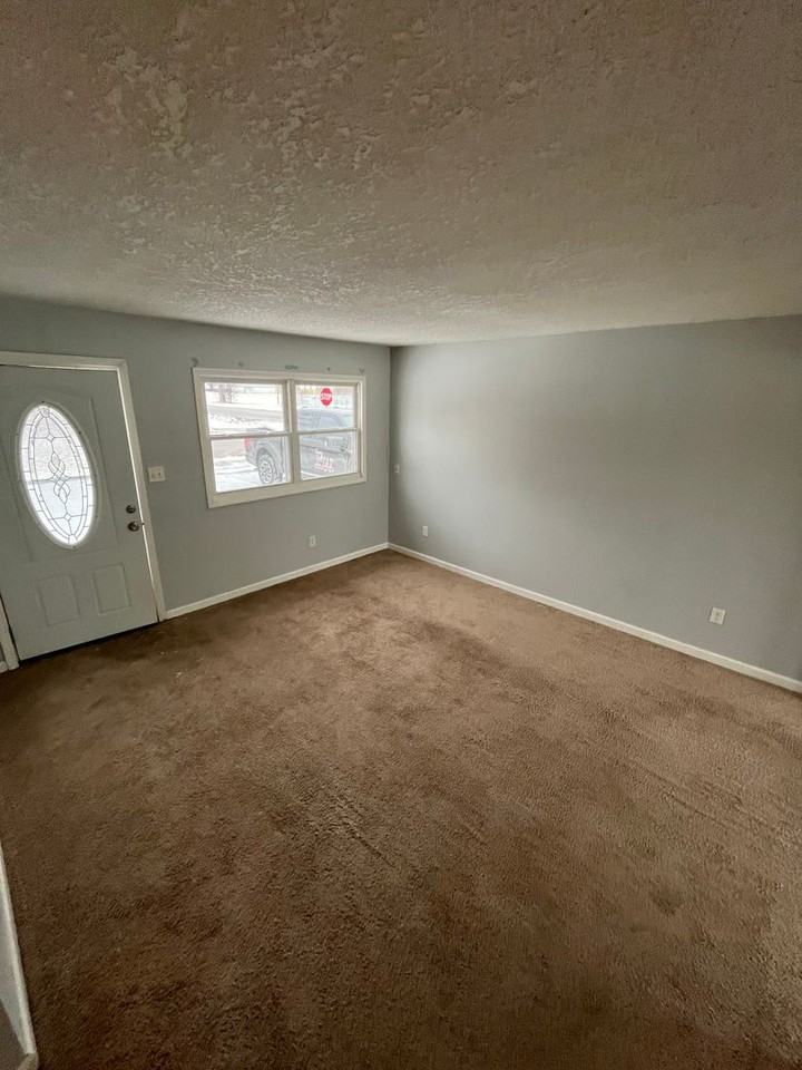 638 Kimberton Dr - Photo 3 of 15