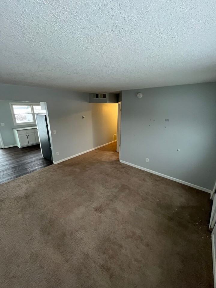 638 Kimberton Dr - Photo 4 of 15