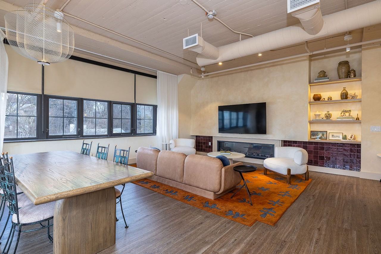 The Dean - Photo 5 of 26