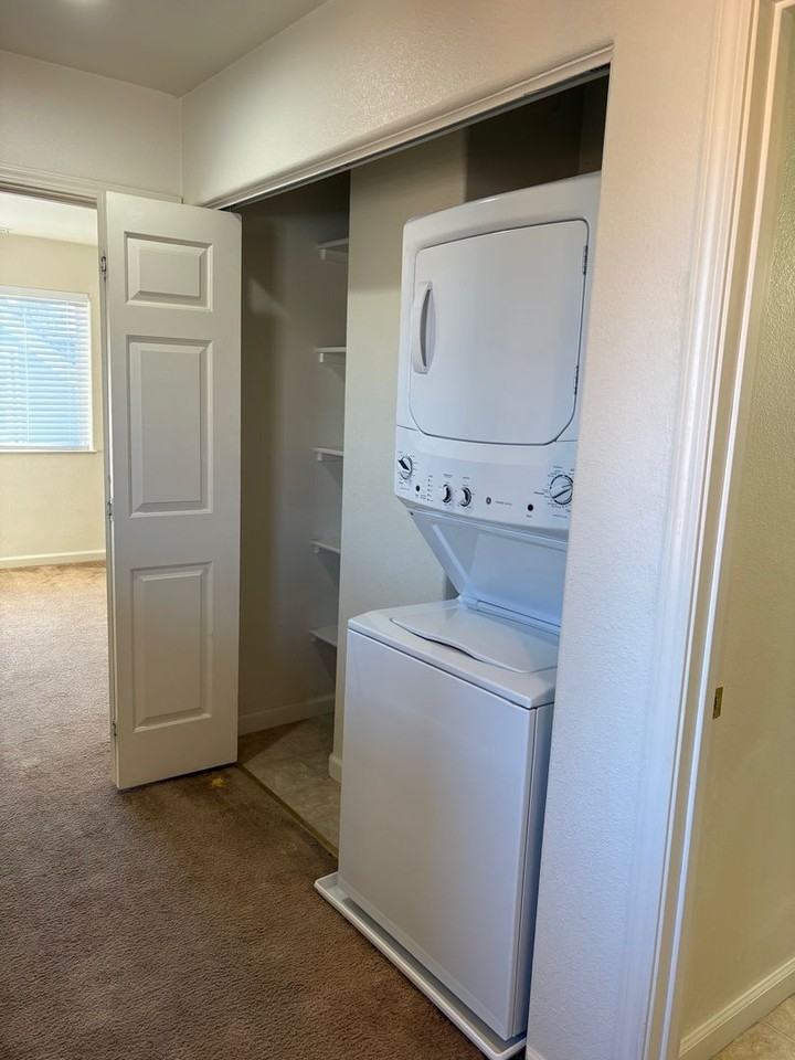 931 Nevada St - Photo 2 of 7