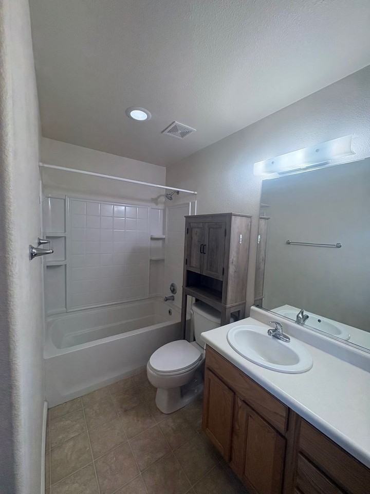 931 Nevada St - Photo 4 of 7