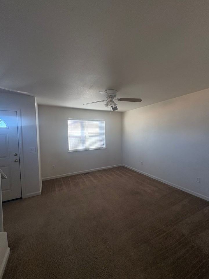 931 Nevada St - Photo 6 of 7