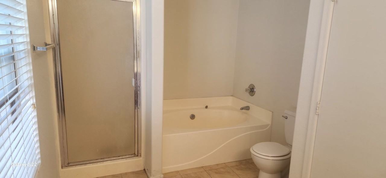 1084 E Lowell Ct - Photo 2 of 16