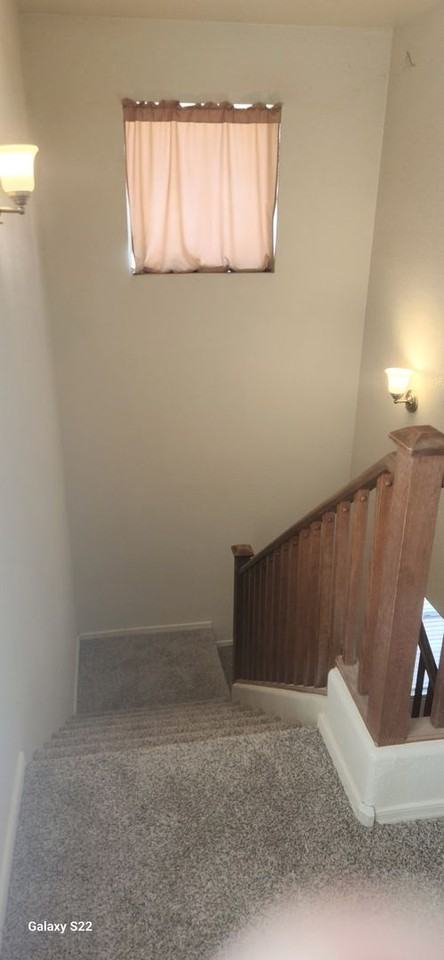 1084 E Lowell Ct - Photo 4 of 16