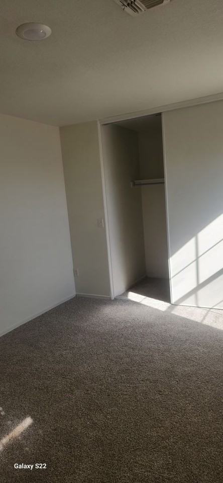 1084 E Lowell Ct - Photo 5 of 16