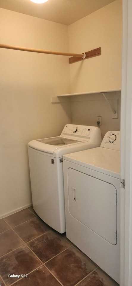 1084 E Lowell Ct - Photo 6 of 16