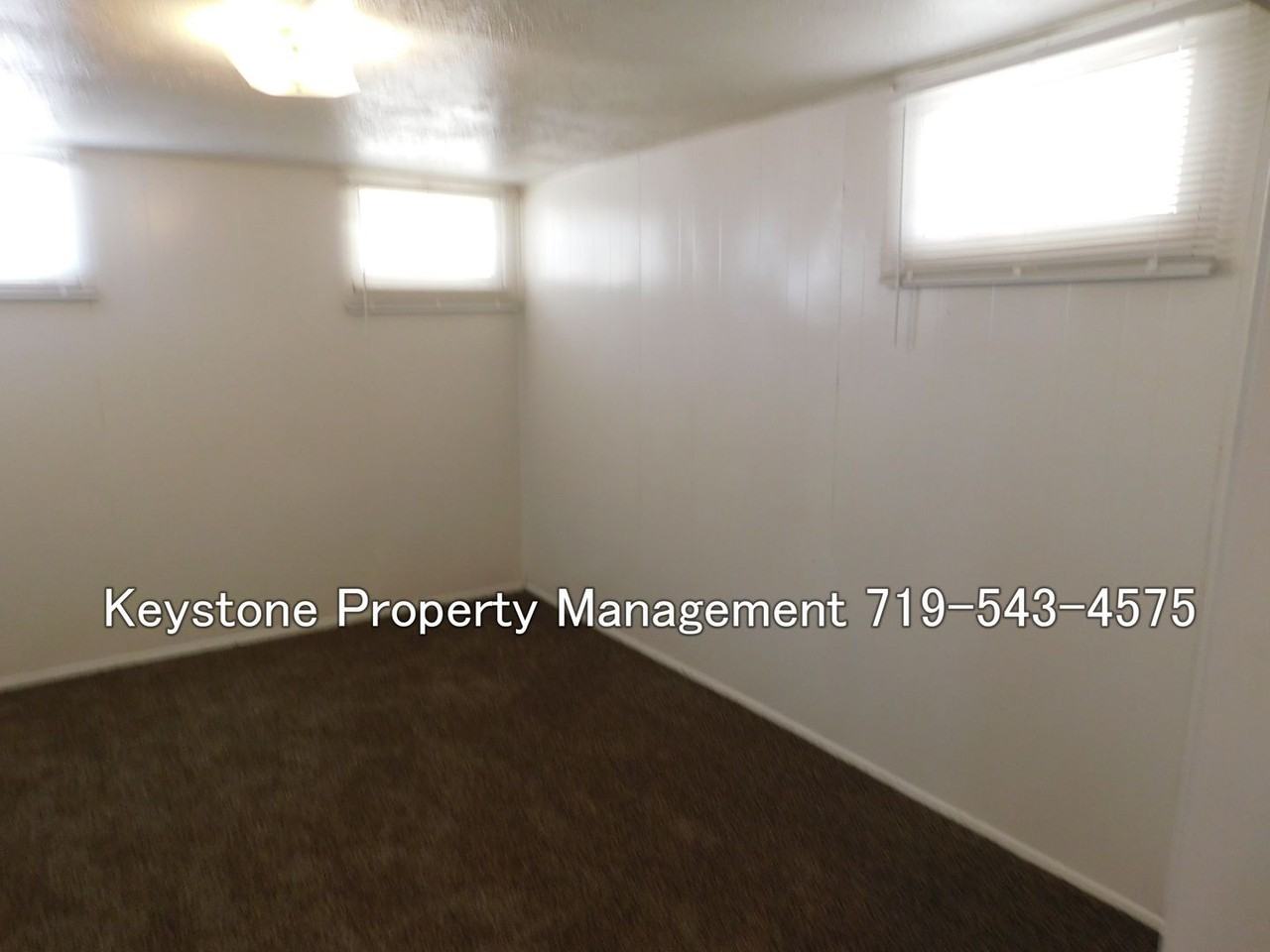 1115 1/2 E 3rd St - Photo 4 of 10