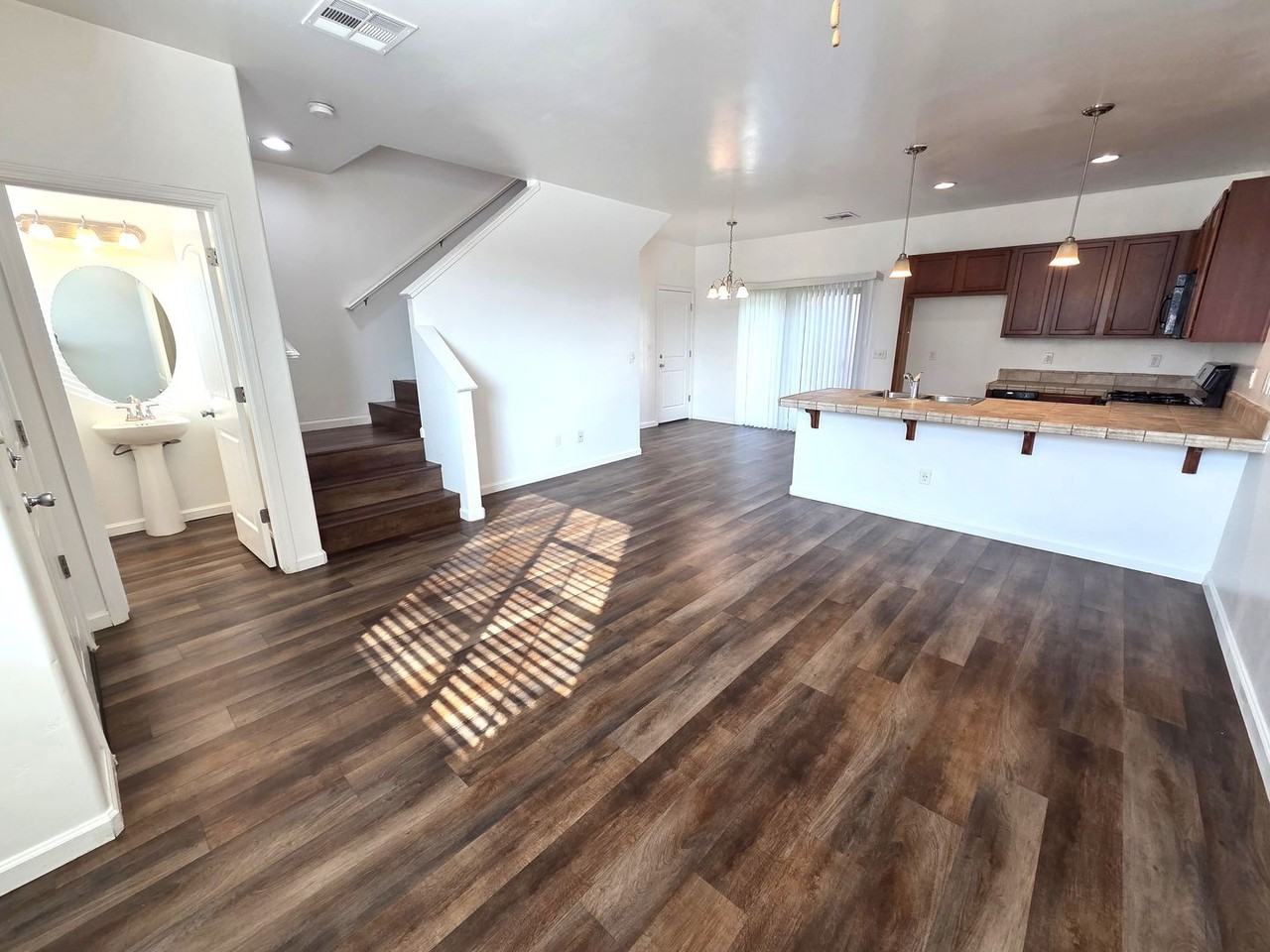 1880 W Roby Ave - Photo 4 of 13