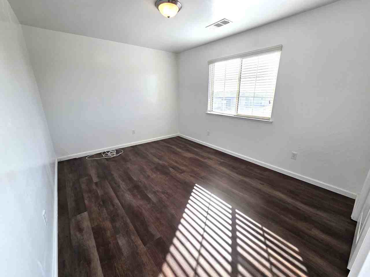 1880 W Roby Ave - Photo 7 of 13