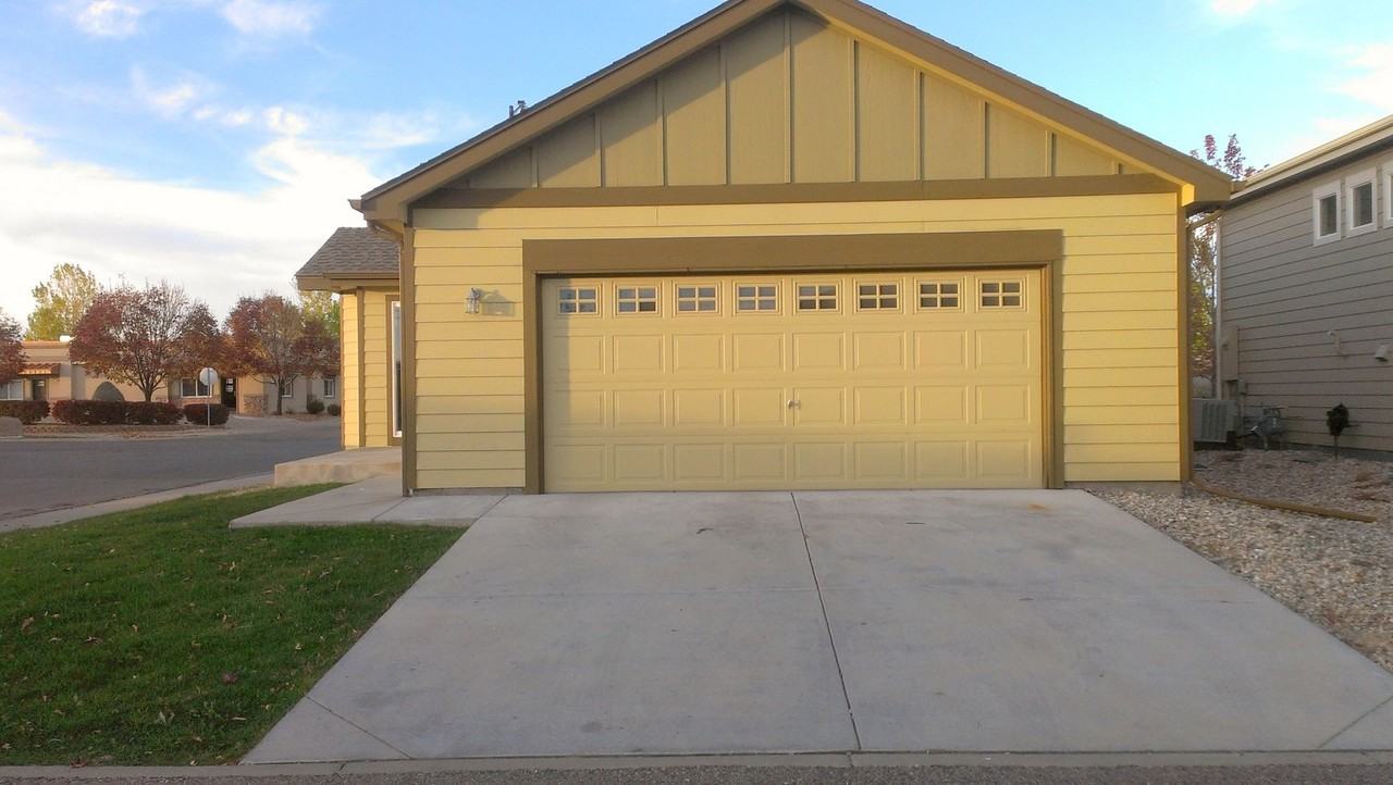 2152 E 11th St - Photo 2 of 3