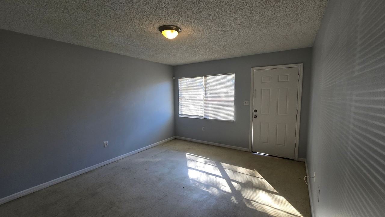 1023 Birchwood Ct - Photo 2 of 19