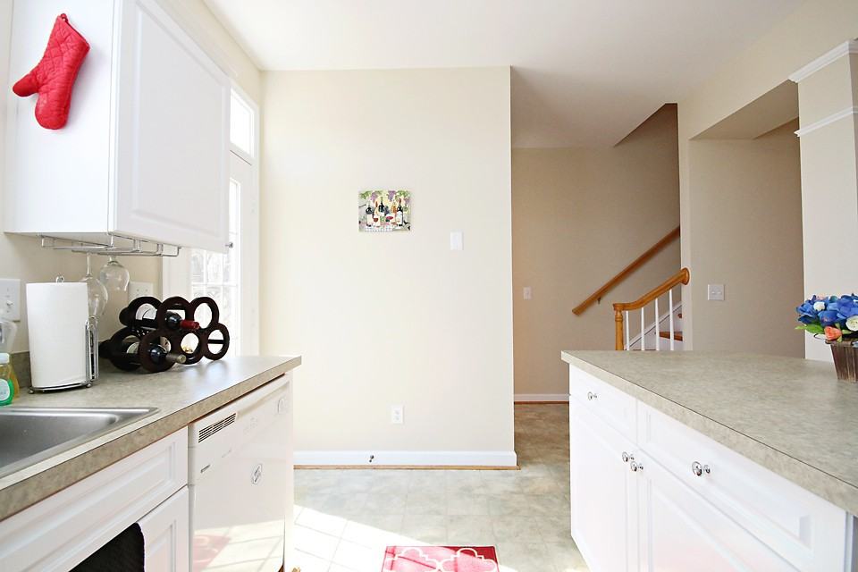 1039 Carrington Pl - Photo 7 of 17