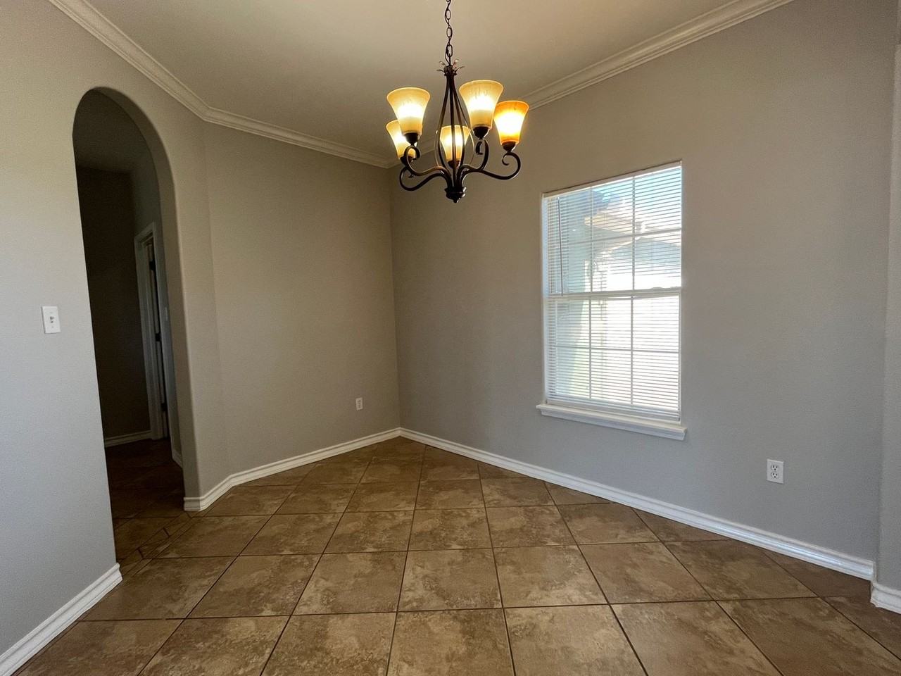 2901 Dante Dr - Photo 3 of 25