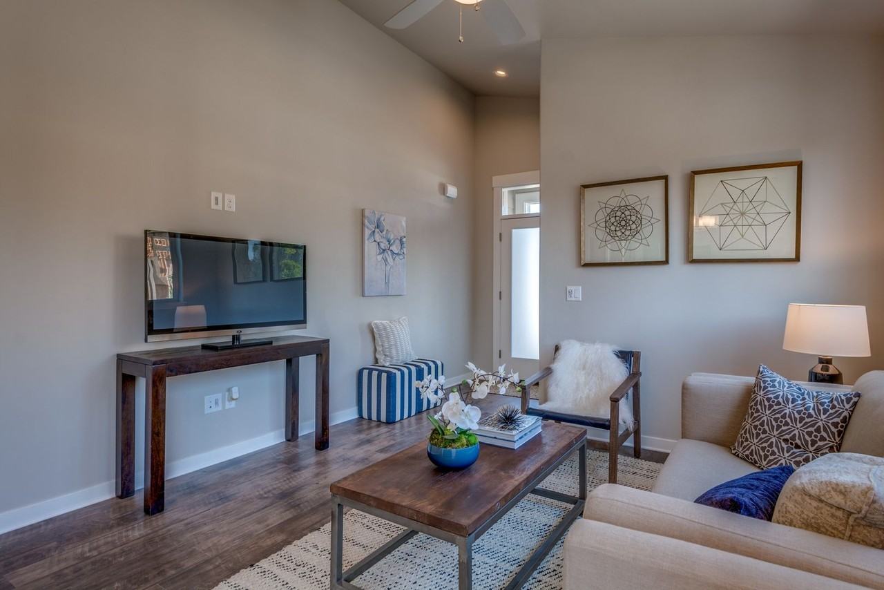 20697 Se Iron Horse Ln - Photo 4 of 11