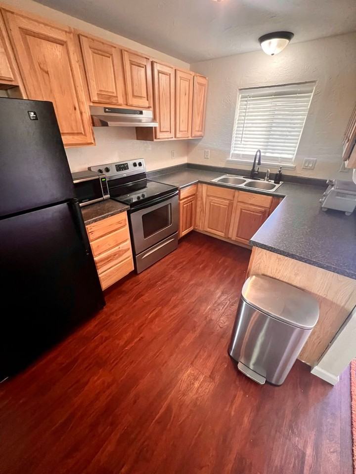 68 Sw Cleveland Ave - Photo 2 of 11