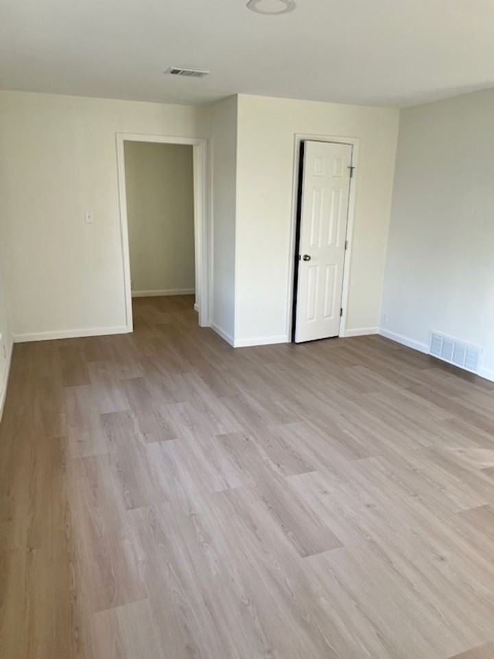 1705 Campbell St - Photo 2 of 18