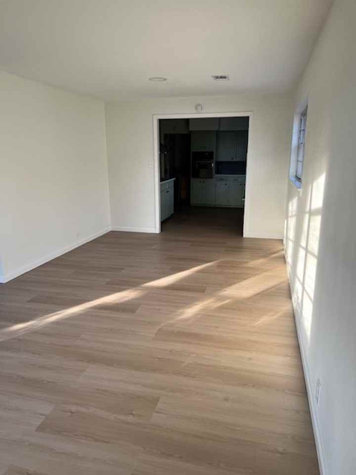 1705 Campbell St - Photo 3 of 18