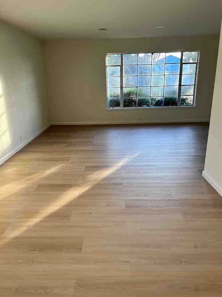 1705 Campbell St - Photo 4 of 18