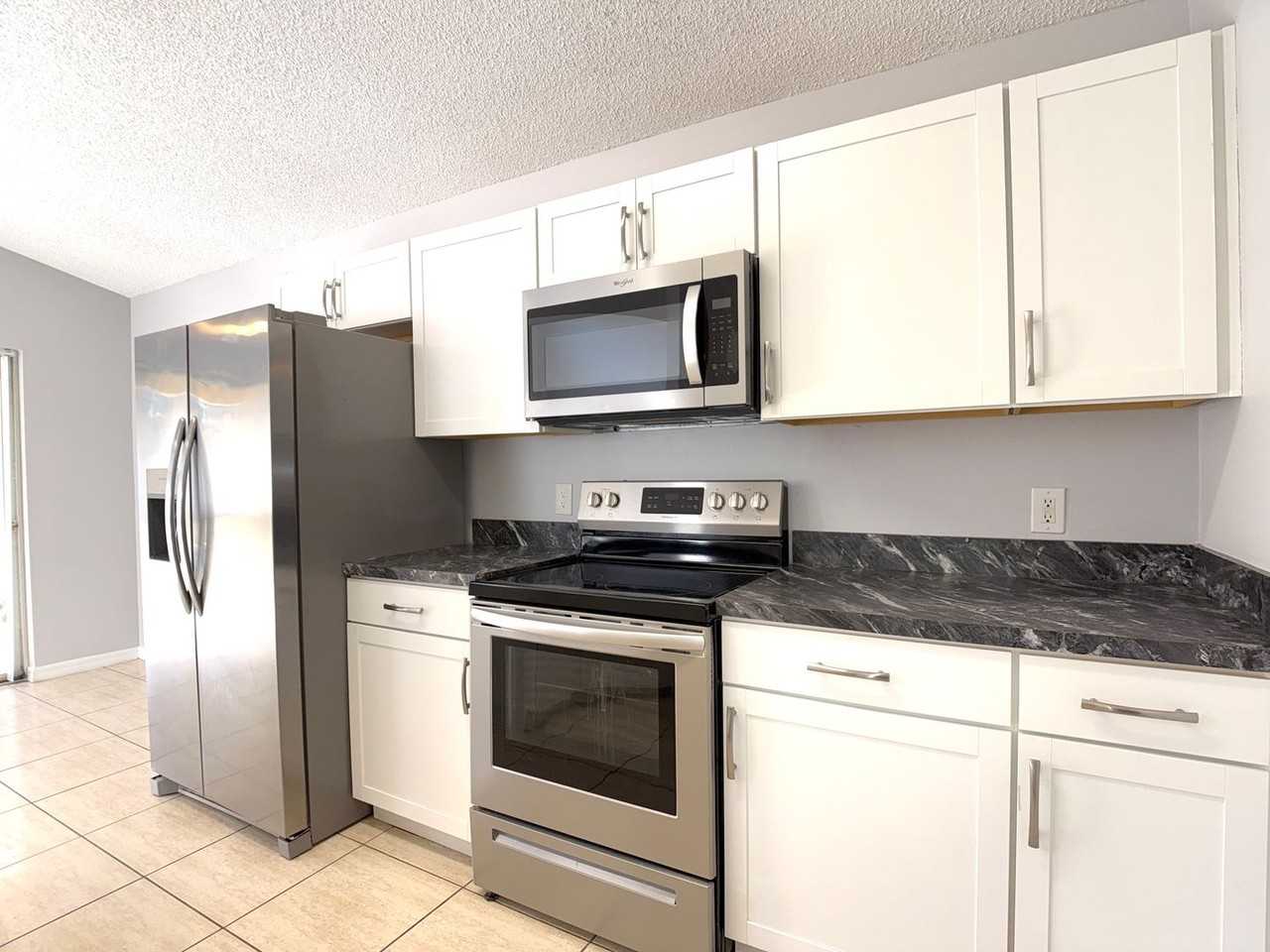 732 Casterton Cir - Photo 4 of 40