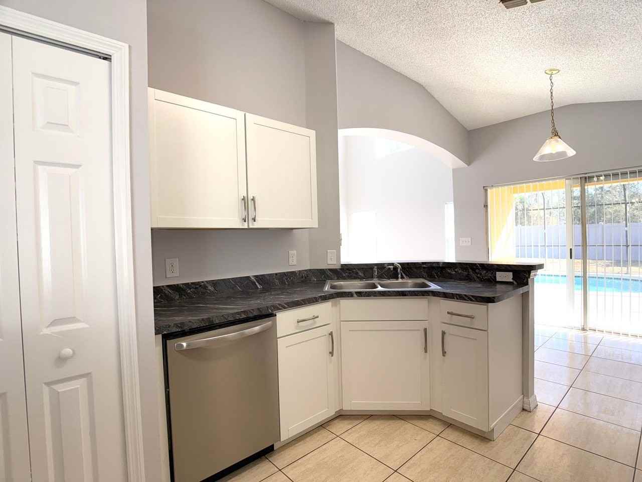 732 Casterton Cir - Photo 7 of 40