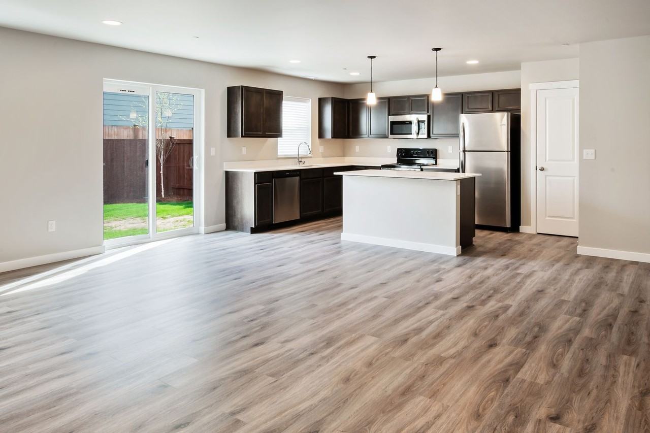 6341 84th Ave Ne - Photo 5 of 19