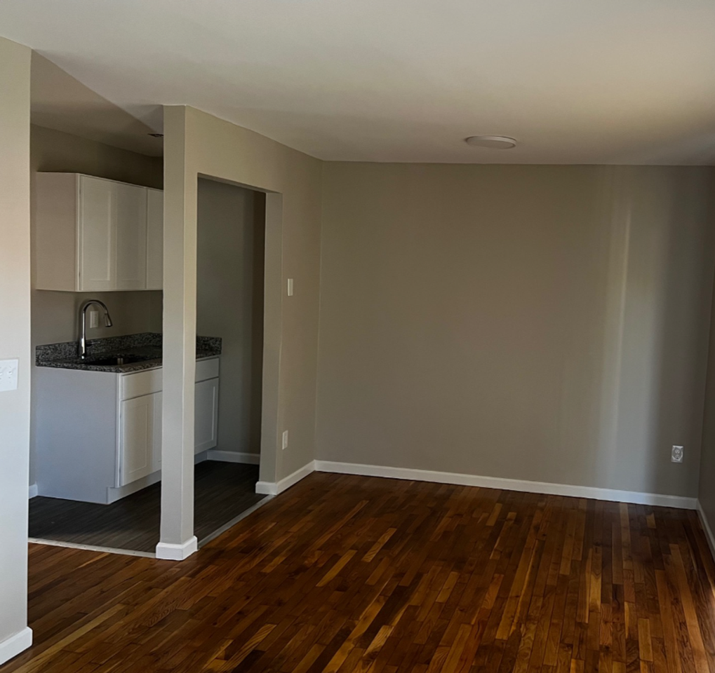 St James Apartments - Photo 2 of 10