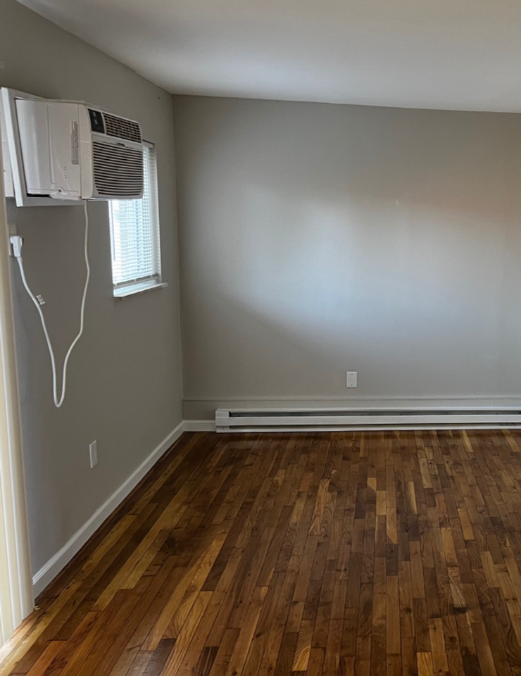 St James Apartments - Photo 7 of 10