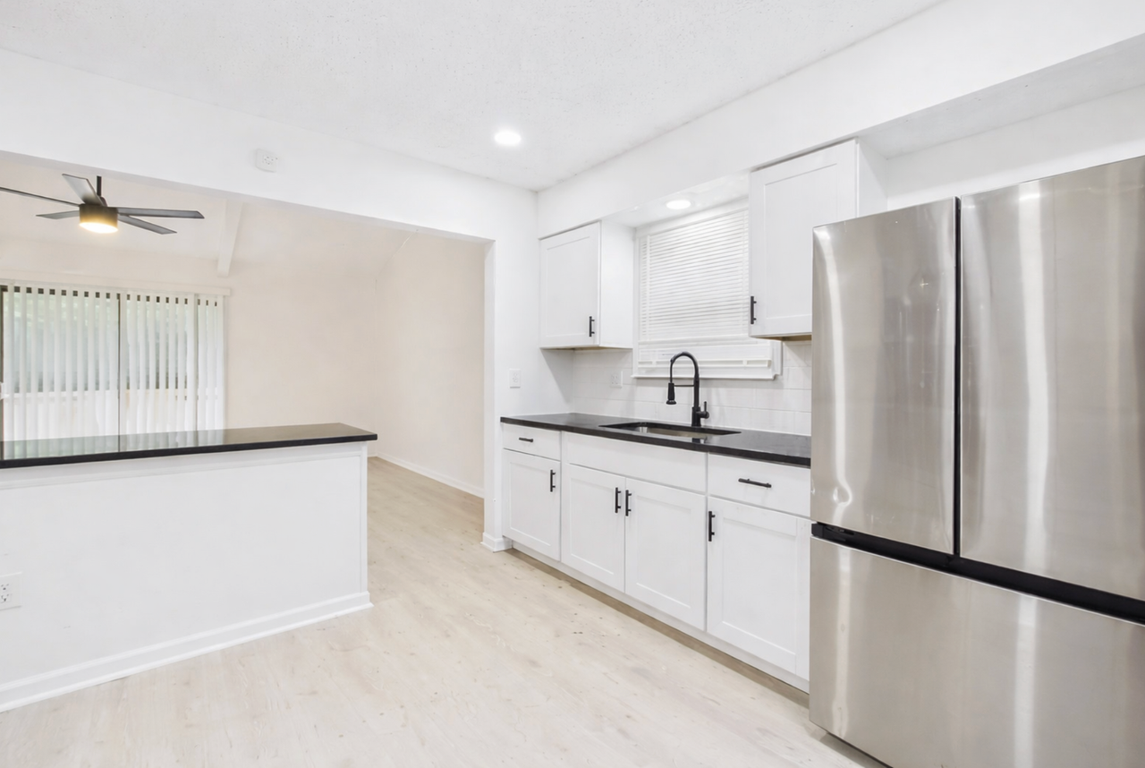 12006 Smalley Ave - Photo 3 of 7