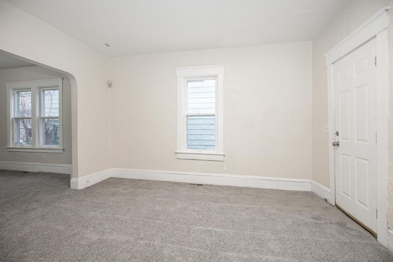 1114 E 77th St - Photo 5 of 33