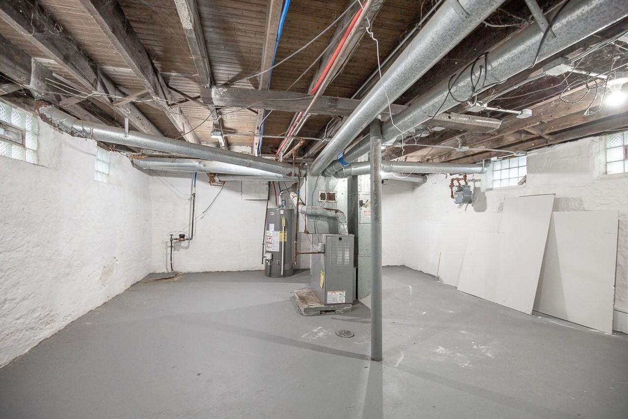 1114 E 77th St - Photo 7 of 33