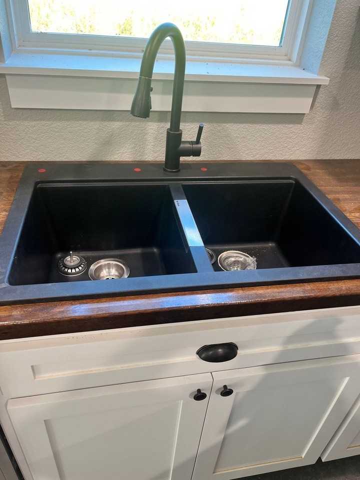 707 Adkinson St - Photo 5 of 10