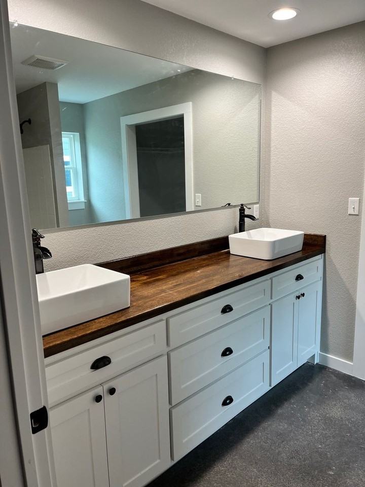 707 Adkinson St - Photo 7 of 10