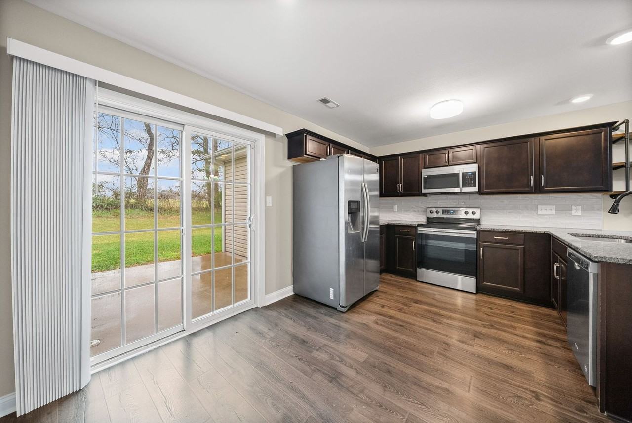 215 Alexander Blvd - Photo 2 of 29