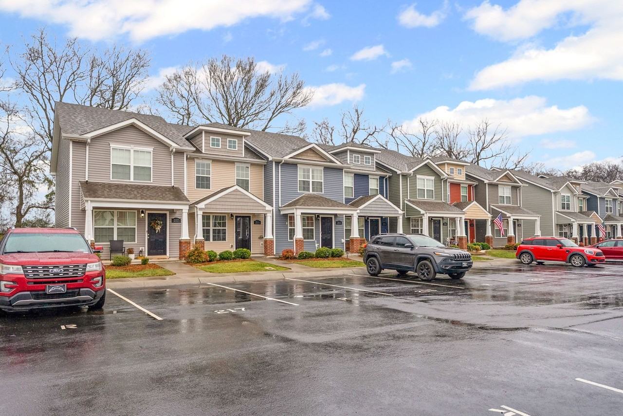 215 Alexander Blvd - Photo 4 of 29