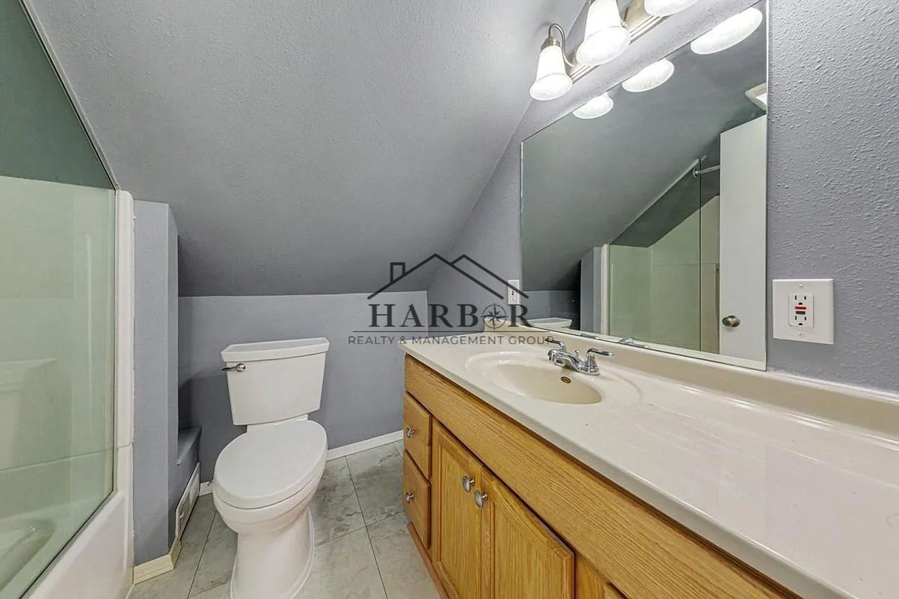 1126 S Newton Ave - Photo 6 of 23