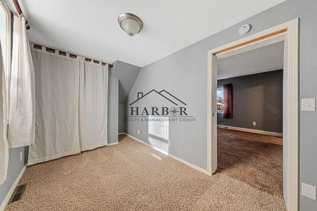 1126 S Newton Ave - Photo 7 of 23