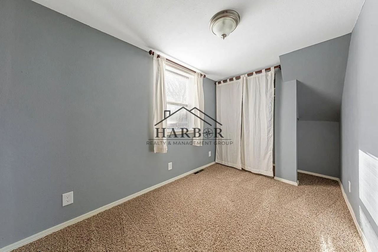 1126 S Newton Ave - Photo 6 of 25