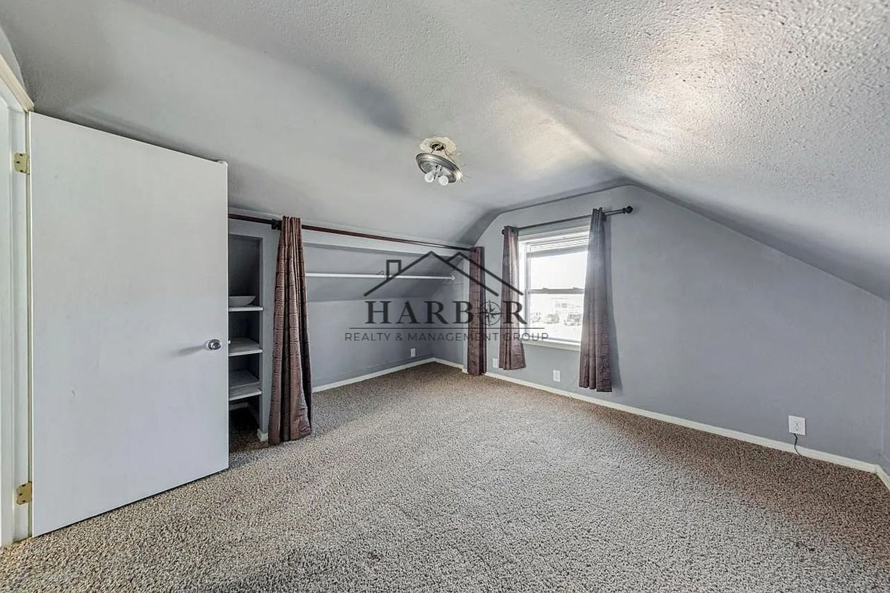 1126 S Newton Ave - Photo 7 of 25