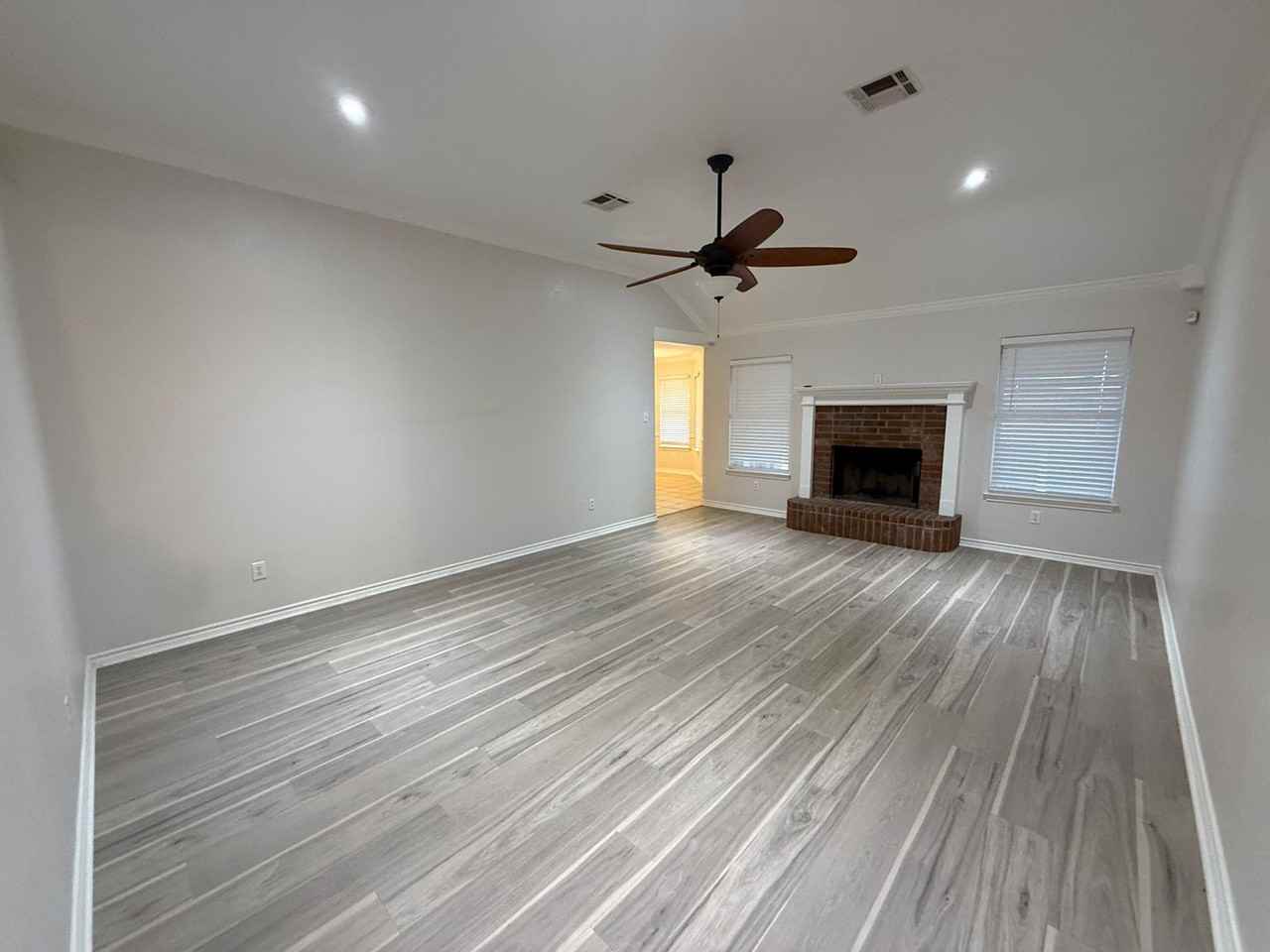 426 Armstrong Dr - Photo 2 of 14