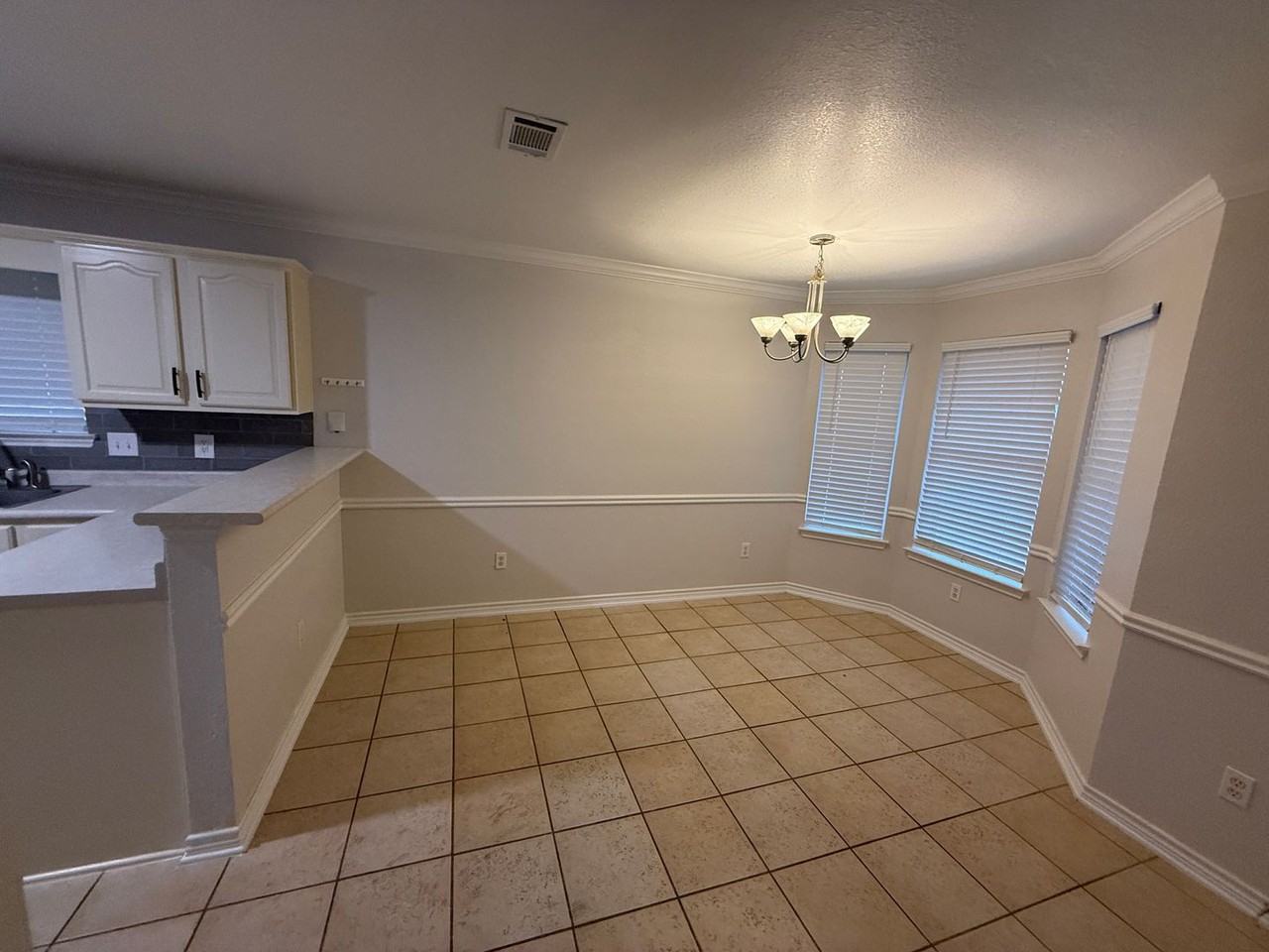 426 Armstrong Dr - Photo 3 of 14