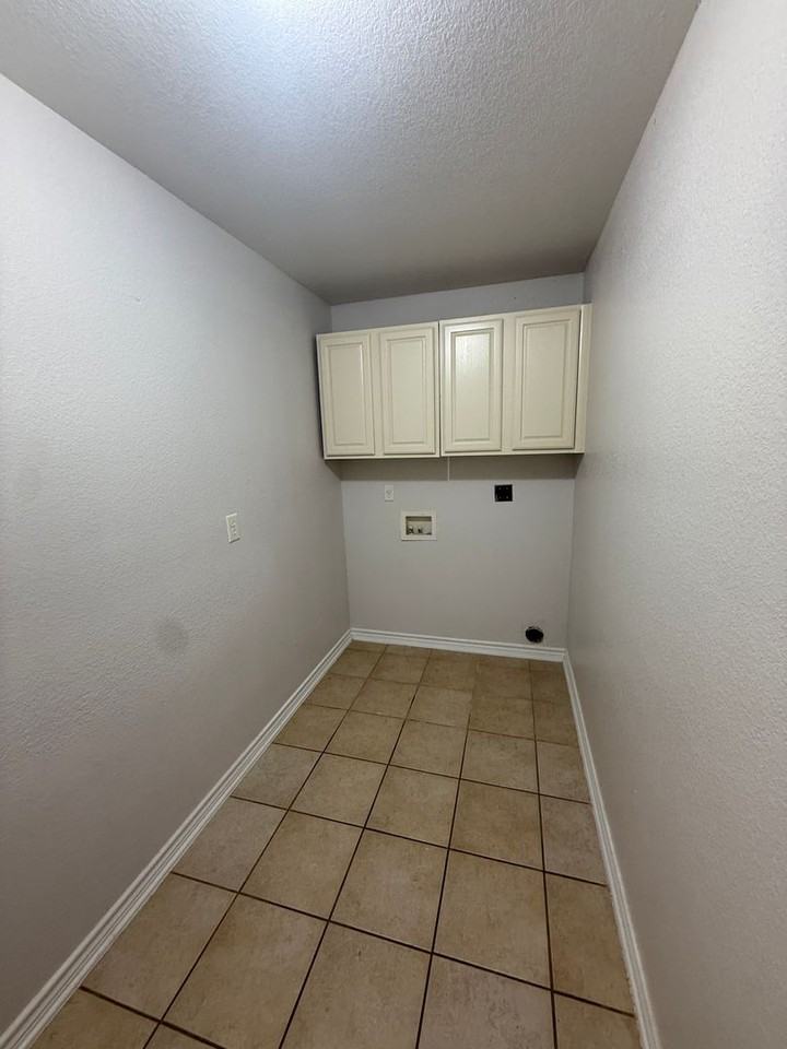 426 Armstrong Dr - Photo 6 of 14