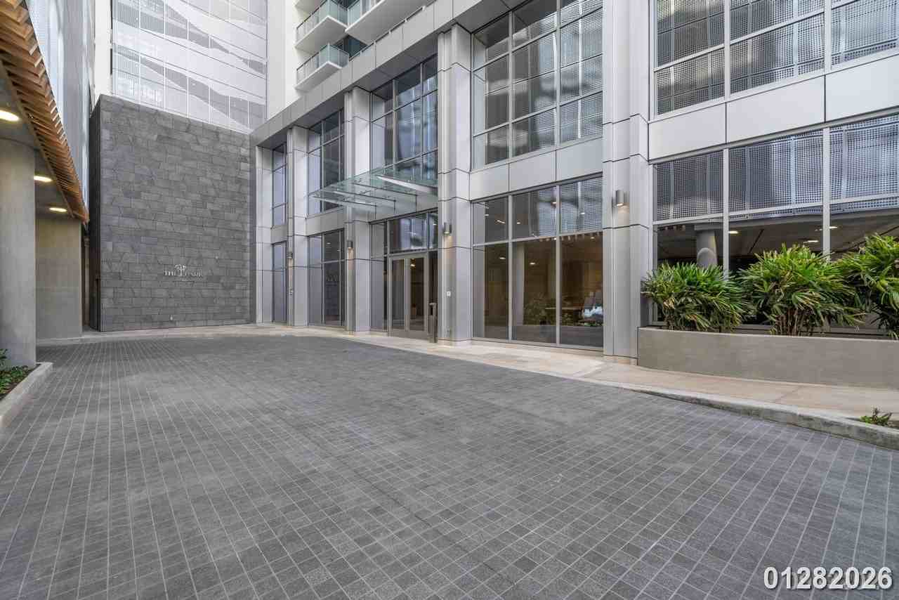 1515 Liona St - Photo 2 of 36