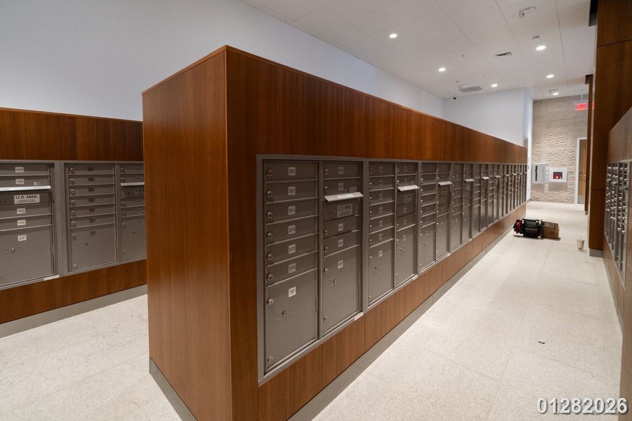 1515 Liona St - Photo 3 of 36