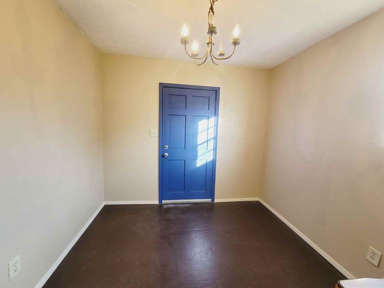 1121 Bennett St - Photo 3 of 19